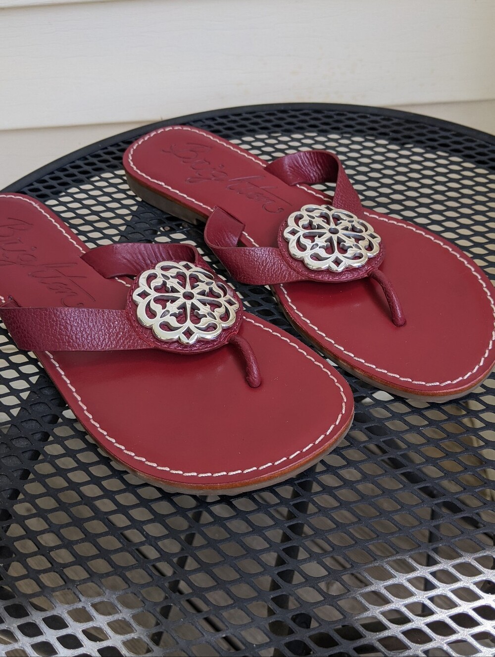 Brighton Alice Red Leather Sandal Thong Flats Womens Size 8 Silver Medallion